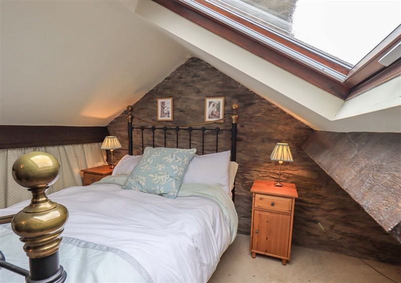 A bedroom in Stoker's Cottage (photo 2) at Stokers Cottage, Bowness-On-Windermere
