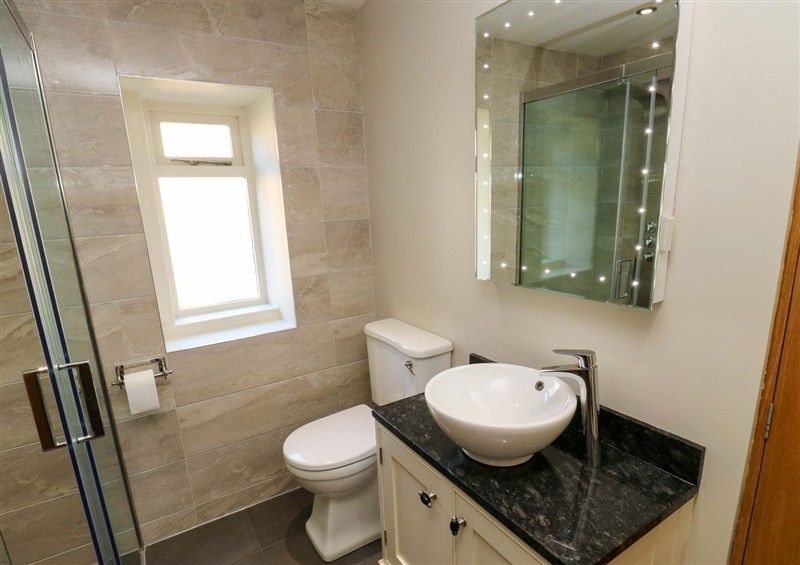 The bathroom (photo 3) at Stone & Fleece Cottage, Holmbridge