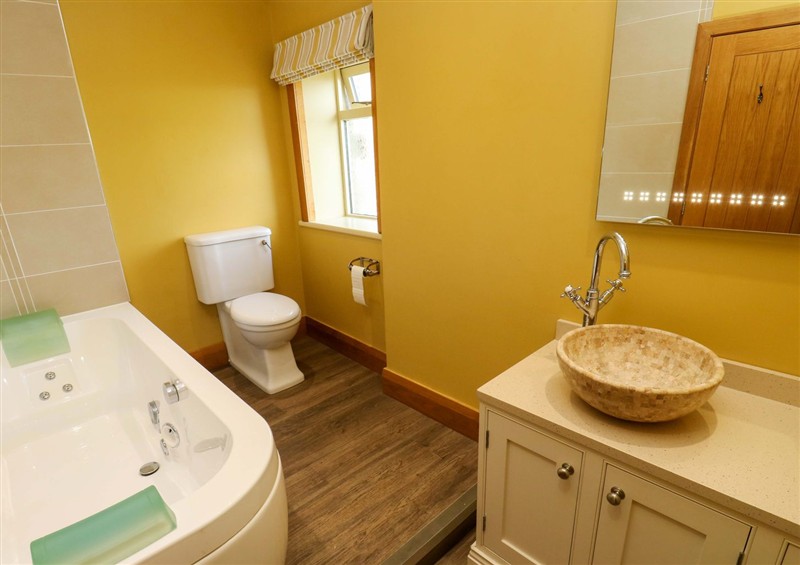 The bathroom at Stone & Fleece Cottage, Holmbridge
