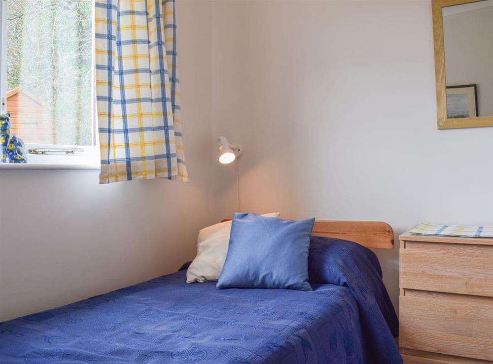 Attractive single bedded room at Stonecot in Wootton Bridge, near Ryde, Isle of Wight