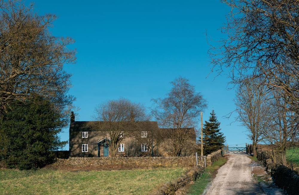 Leading up to Stonelow Cottage, surrounded by countryside