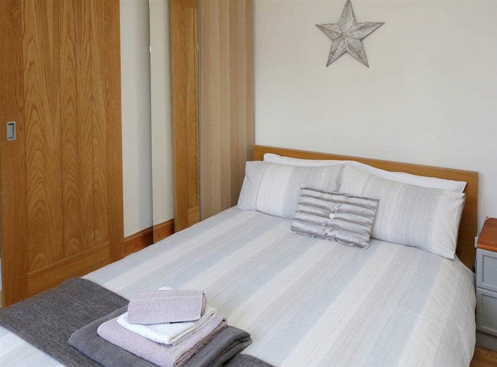 Comfortable double bedroom with en-suite shower room at Stones Cottage in Ormesby, near Great Yarmouth, Norfolk