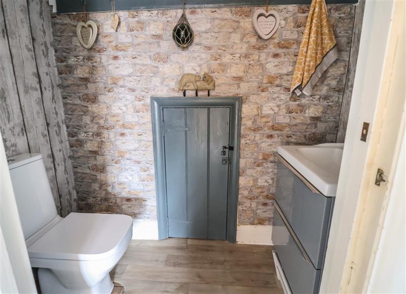 This is the bathroom at Stones Throw, Budleigh Salterton