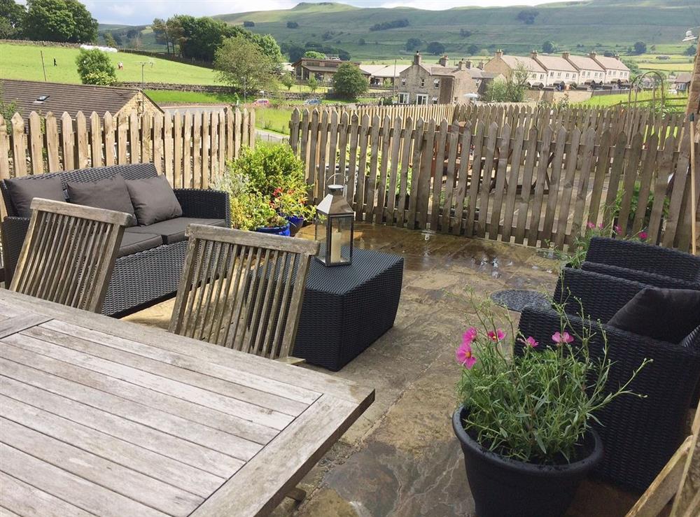 Sitting-out-area at Stonesdale (Deluxe) in Hawes, North Yorkshire
