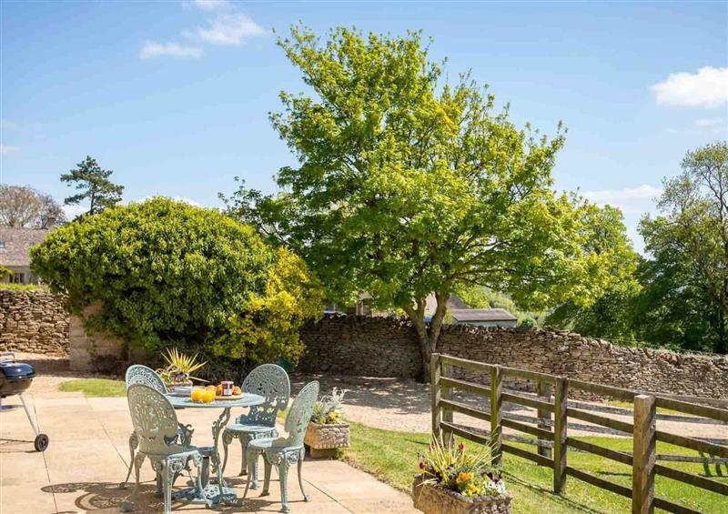 Enjoy the garden at Stonewell Cottage, Stow-On-The-Wold