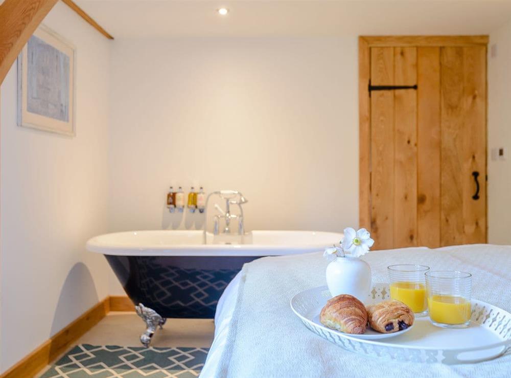 Free-standing bath within the en-suite master bedroom at Hares Furrow, 