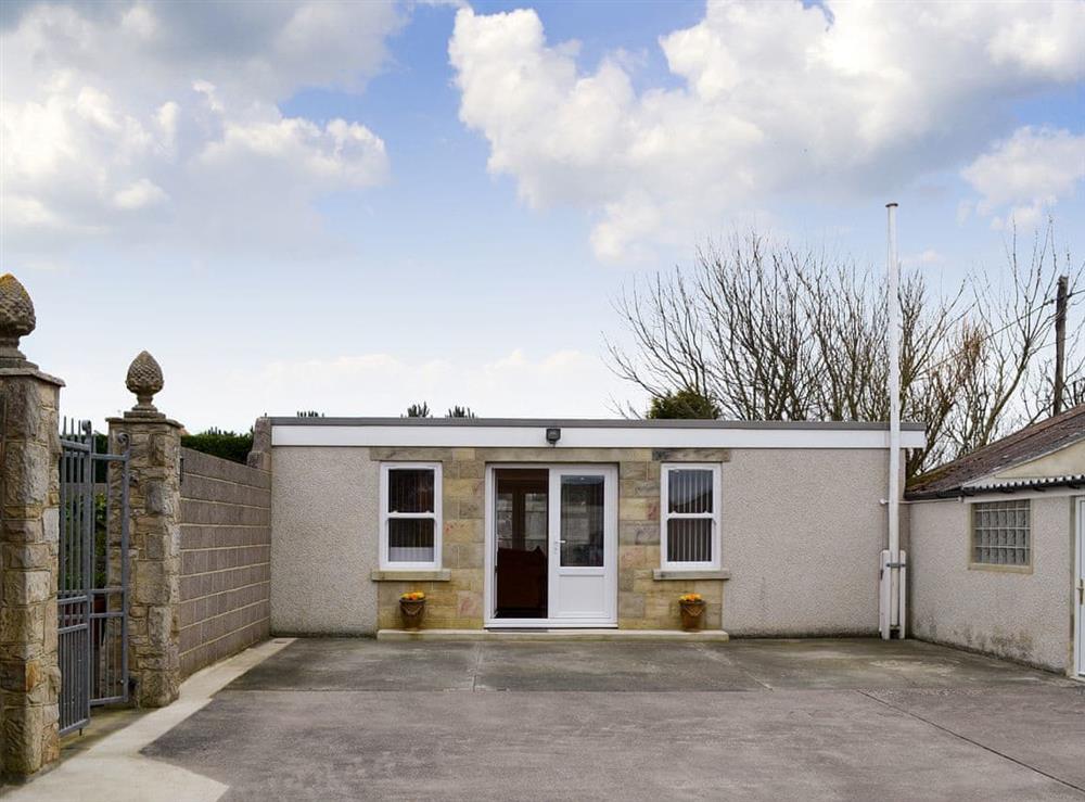 Single-storey, detached holiday property at Strand Cottage in Seahouses, Northumberland
