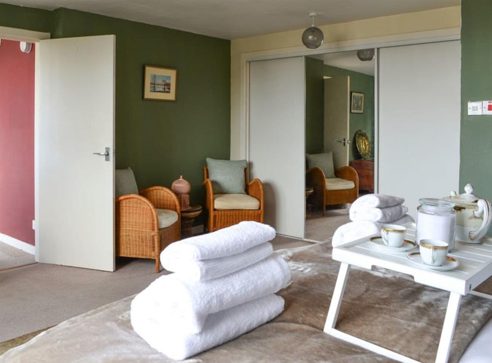 Double bedroom with en-suite (photo 2) at Strathcashel Cottage in Rowardennan, near Balamaha, Lanarkshire