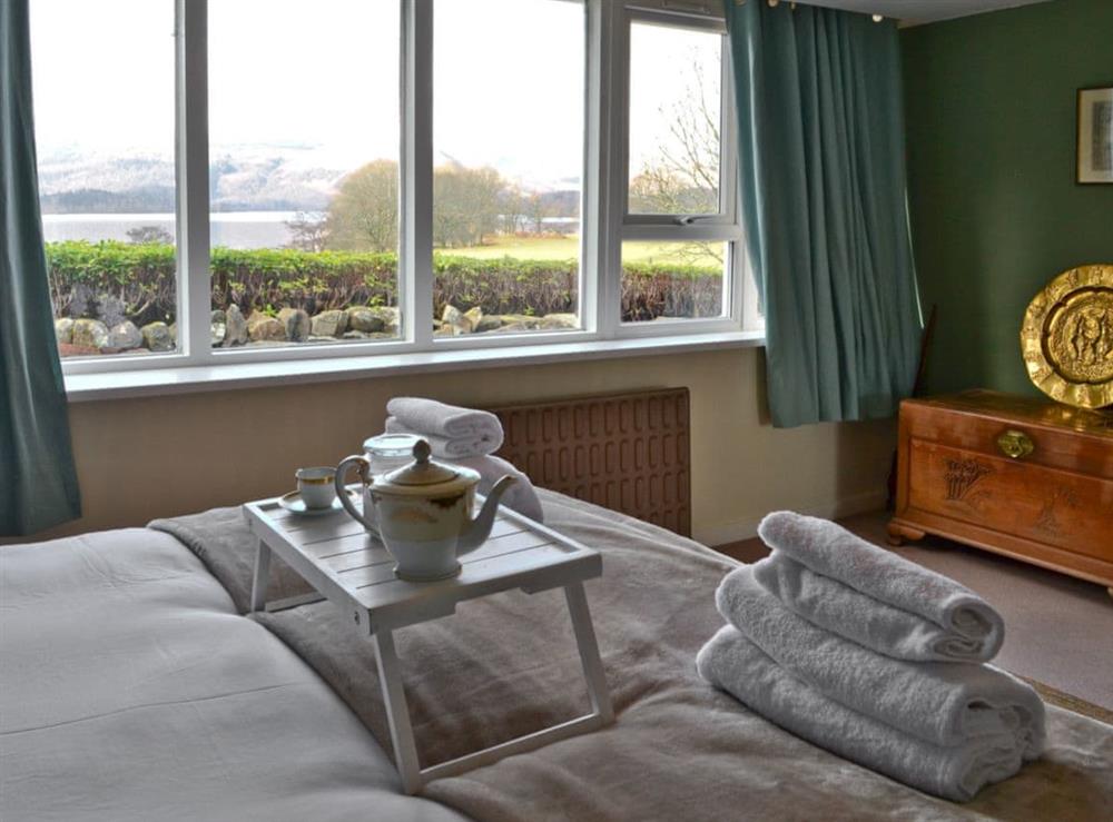 Double bedroom with en-suite & views over the Loch at Strathcashel Cottage in Rowardennan, near Balamaha, Lanarkshire