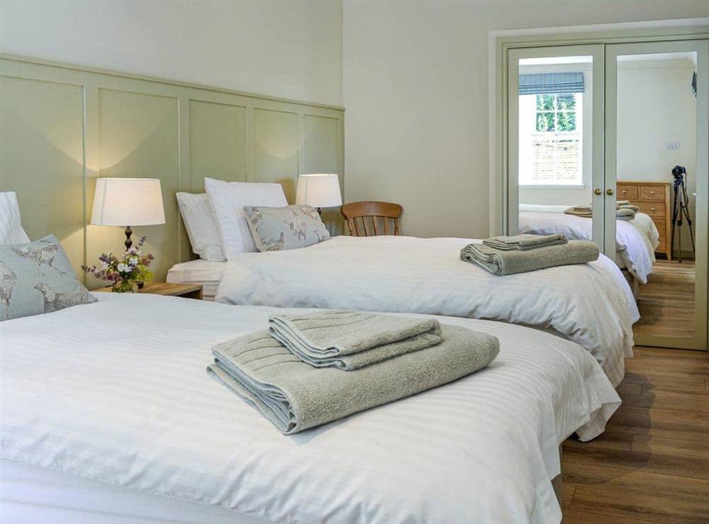 Twin bedroom at Kingfisher Cottage, 