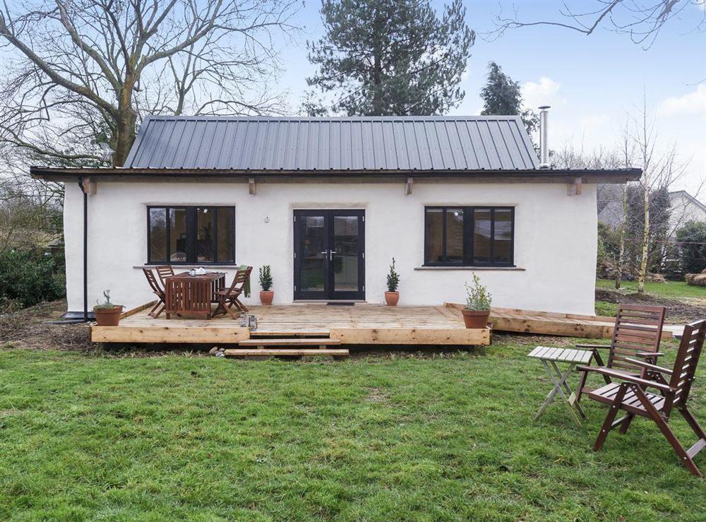 Straw Bale Cottage in Haughley Green, near Stowmarket, Suffolk sleeps 4