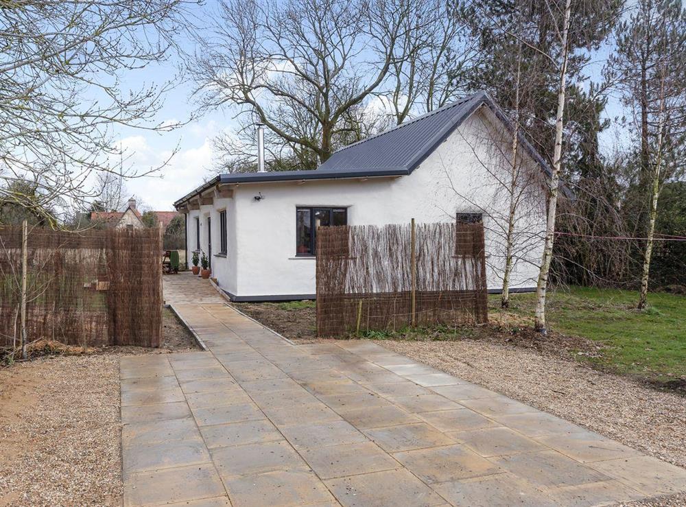 Straw Bale Cottage in Haughley Green, near Stowmarket, Suffolk sleeps 4