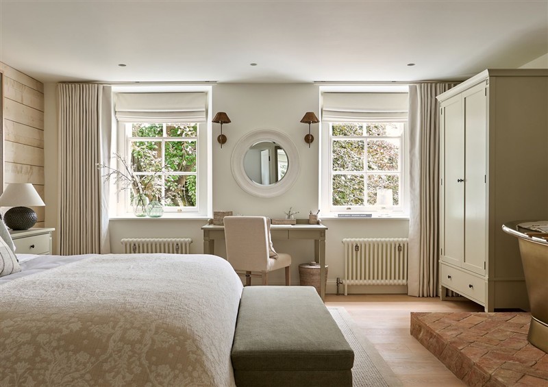 This is a bedroom at Stretton Hills Peaks - The Georgian House, Ludlow