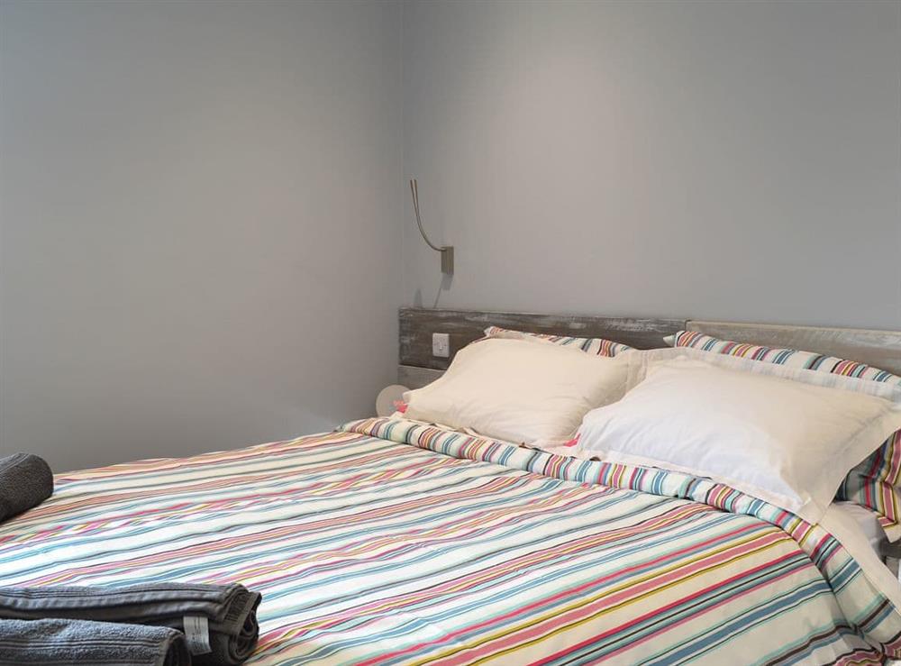 Double bedroom with en-suite shower room (photo 5) at Struncheon Hill in Brandesburton, near Bridlington, North Humberside
