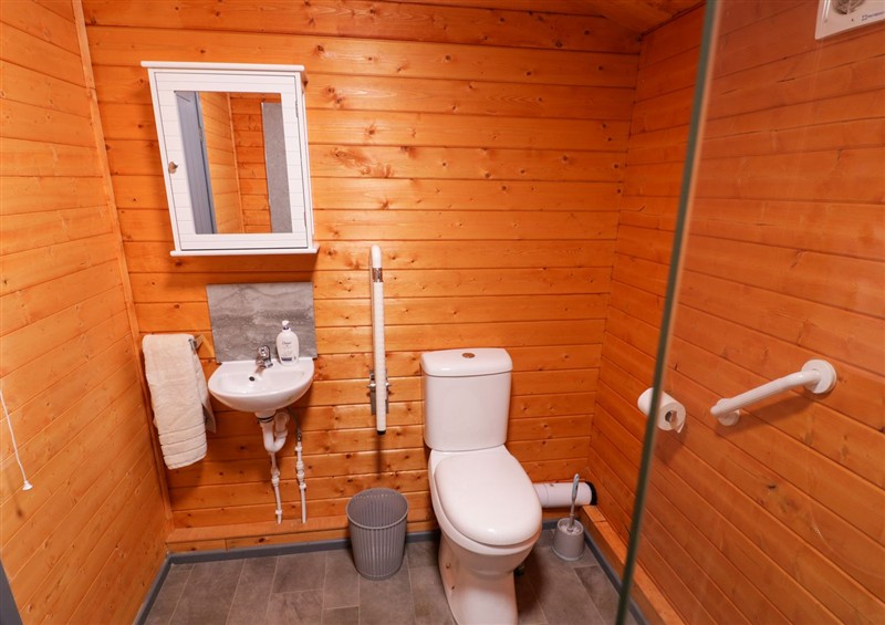 Bathroom at Stumps Cross Lodge, Upper Coscombe near Winchcombe