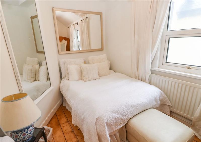 A bedroom in Stunning Large Victorian Townhouse at Stunning Large Victorian Townhouse, Cardiff