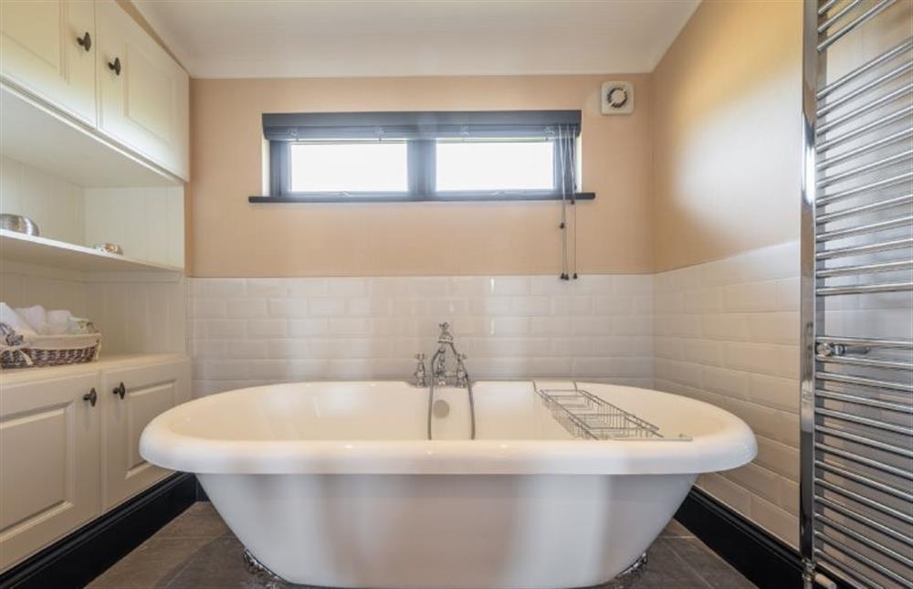 Ground floor: En-suite with roll top bath at Suffolk Barn, Kelling near Holt
