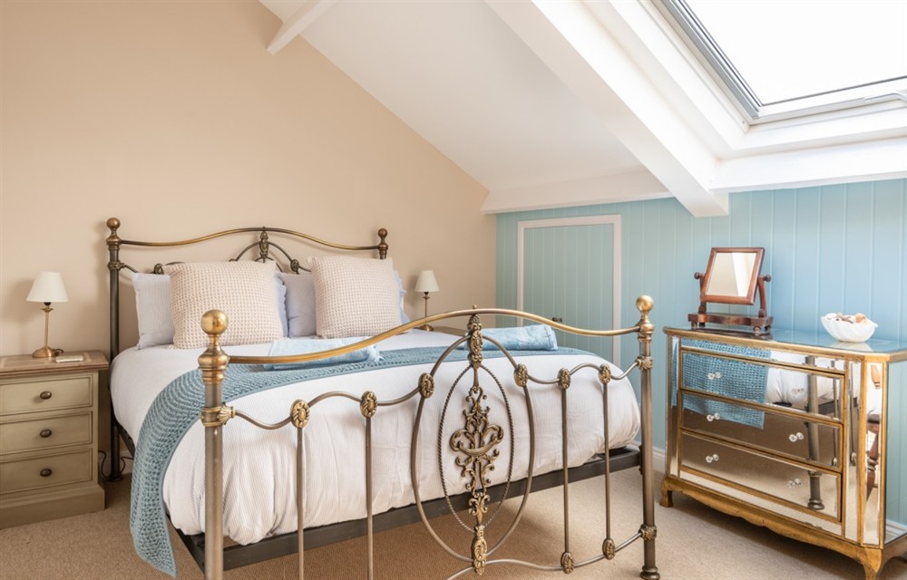 A bedroom in Suffolk Cottage at Suffolk Cottage in East Allington