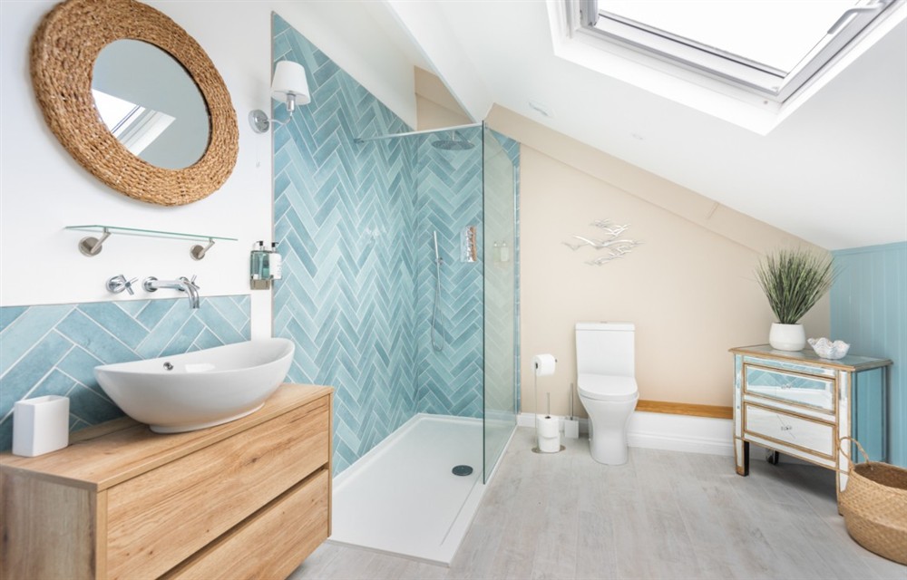 The bathroom at Suffolk Cottage in East Allington
