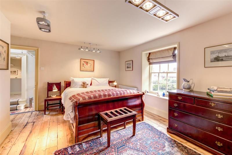 Double bedroom (photo 2) at Suffolk Manor House, Woodbridge, Suffolk