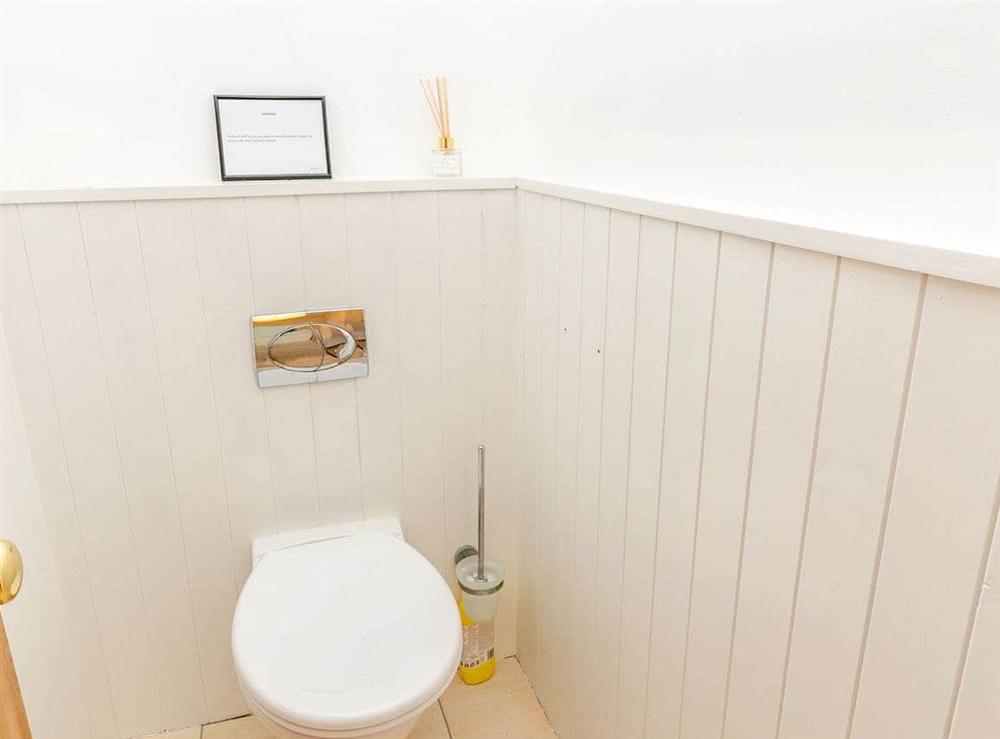 Separate toilet at Summer House in Sandilands, Lincolnshire