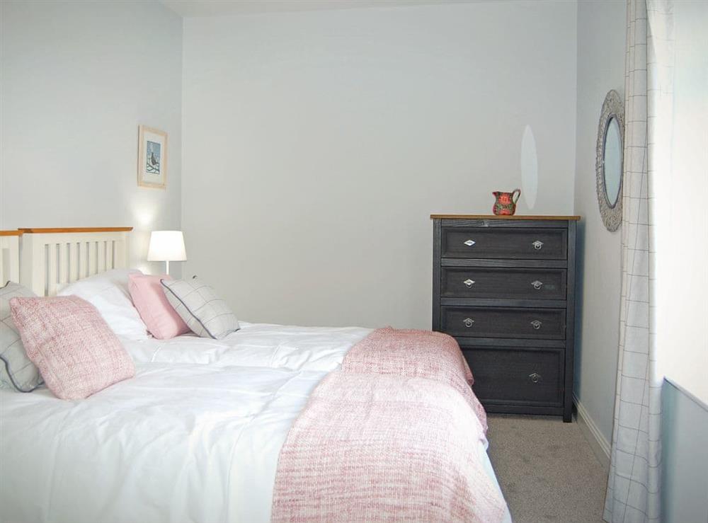 Comfy twin bedroom at Summergate Cottage in Annan, Dumfriesshire