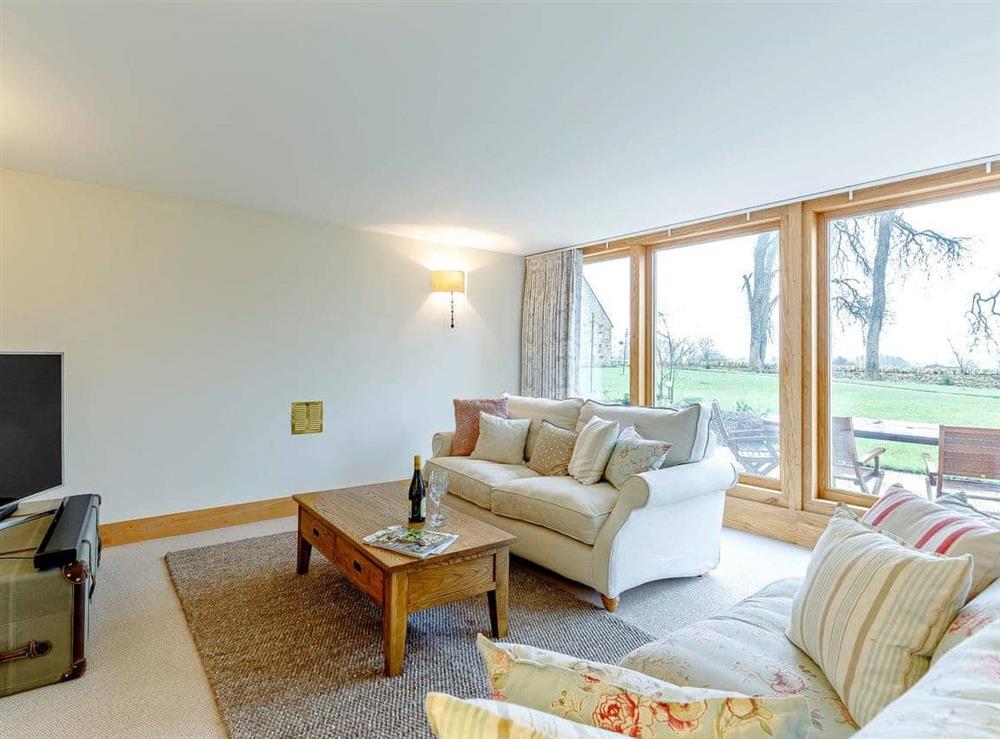 Light and airy living room at Summerhill Snug in Naunton, near Stow-on-the-Wold, Gloucestershire
