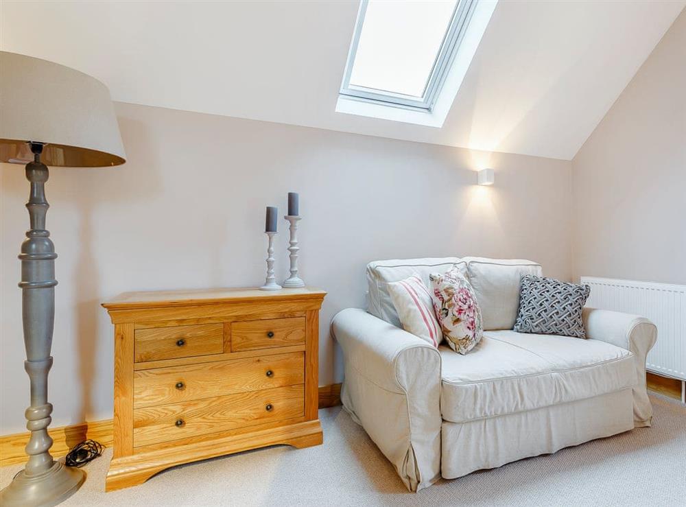 Luxurious double bedroom (photo 2) at Summerhill Snug in Naunton, near Stow-on-the-Wold, Gloucestershire