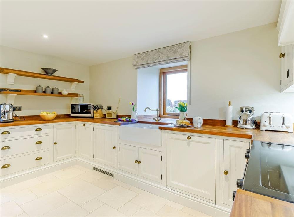 Spacious kitchen/dining room (photo 2) at Summerhill Snug in Naunton, near Stow-on-the-Wold, Gloucestershire