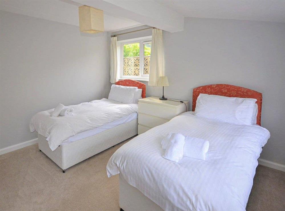 2nd spacious twin bedroom at Summers View in St Mawes, Cornwall