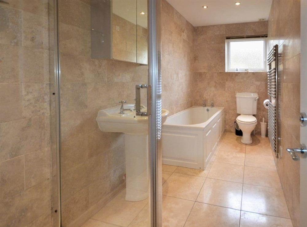 Family shower and bathroom at Summers View in St Mawes, Cornwall