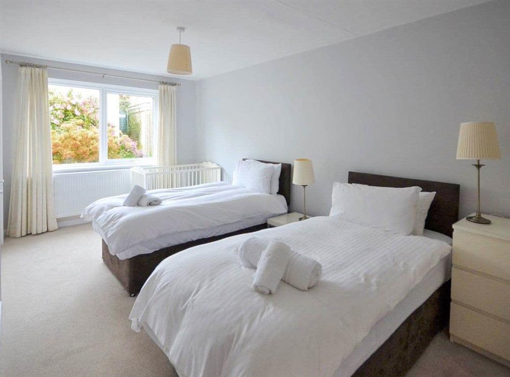 Spacious twin bedroom at Summers View in St Mawes, Cornwall
