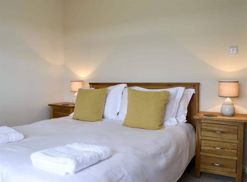 Relaxing bedroom with kingsize bed and en-suite at Summit in Oban, Argyll and Bute, Scotland