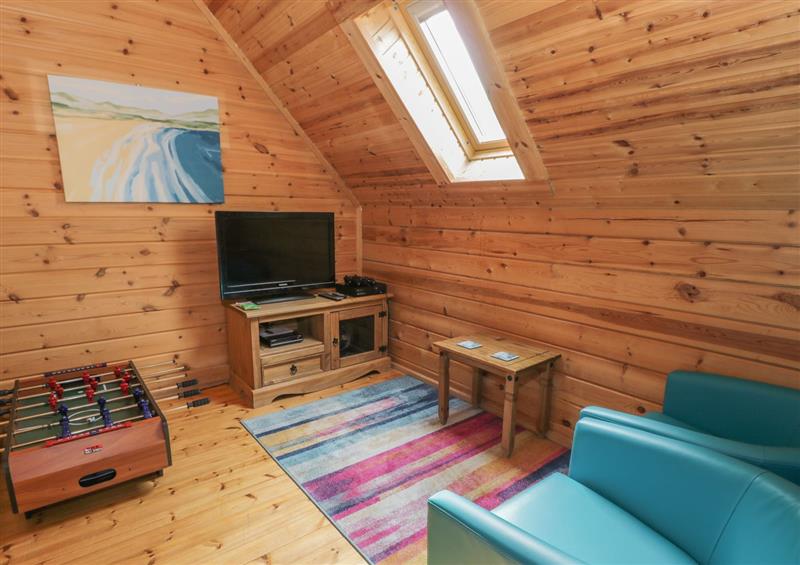 Relax in the living area at Sun View Lodge, Llanbedr
