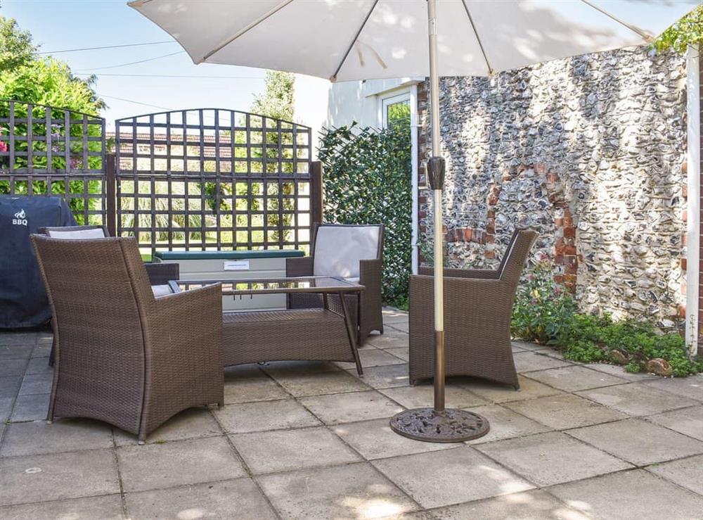 Sitting-out-area at Sunbury Cottage in Clanfield, near East Meon, Hampshire