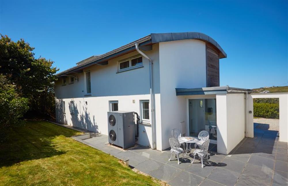 Small back garden with patio area and seating for up to for four guests at Sundown, Bude