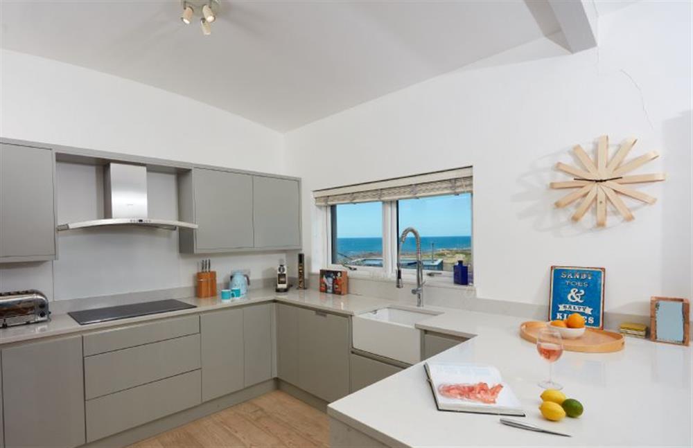 Sundown, Cornwall: Well-equipped kitchen with American style fridge/freezer, electric oven and hob, dishwasher and coffee machine