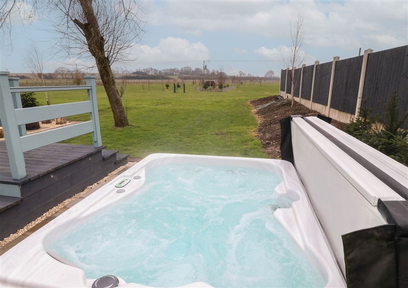 The hot tub at Sunflower Lodge, Near Misterton