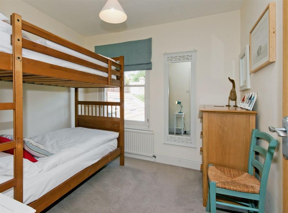 Bunk bedroom with single bed and stora bed underneath at Sunnidale in Salcombe, Devon