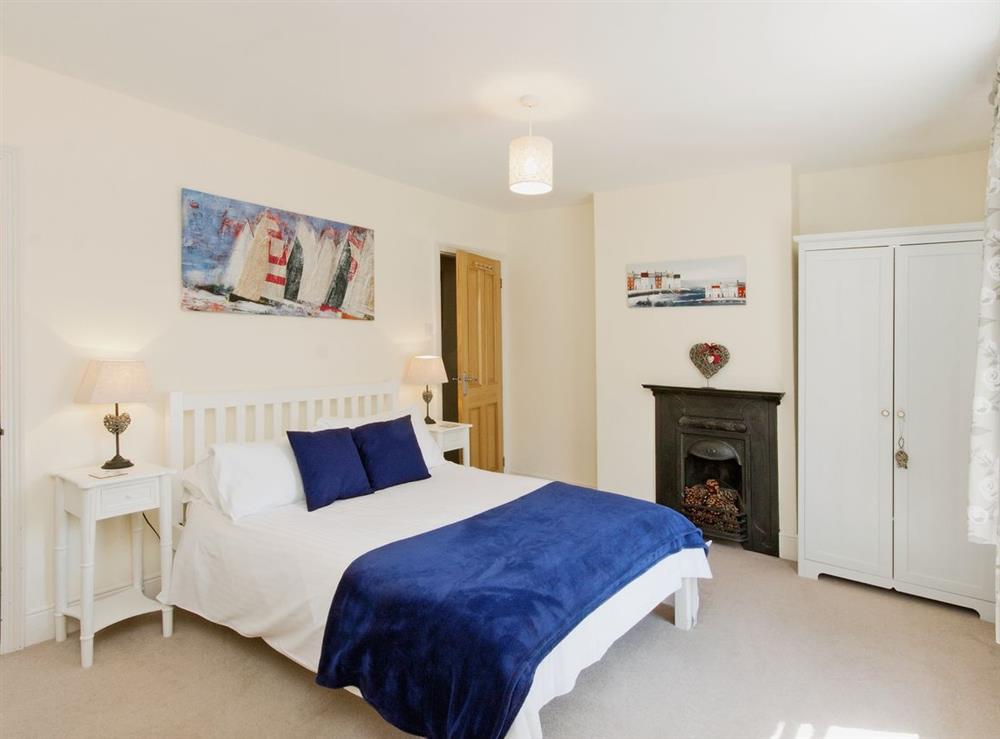 Second double bedroom at Sunnidale in Salcombe, Devon