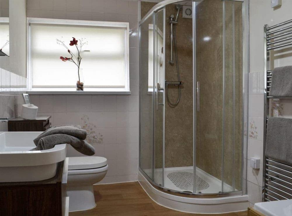 Bathroom with separate shower at Sunningdale Cottage in Chapel St. Leonards, near Skegness, Lincolnshire