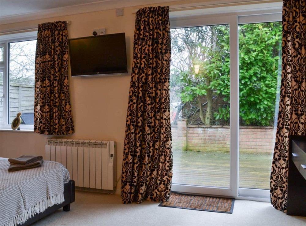 Double bedroom with en-suite (photo 2) at Sunningdale Cottage in Chapel St. Leonards, near Skegness, Lincolnshire