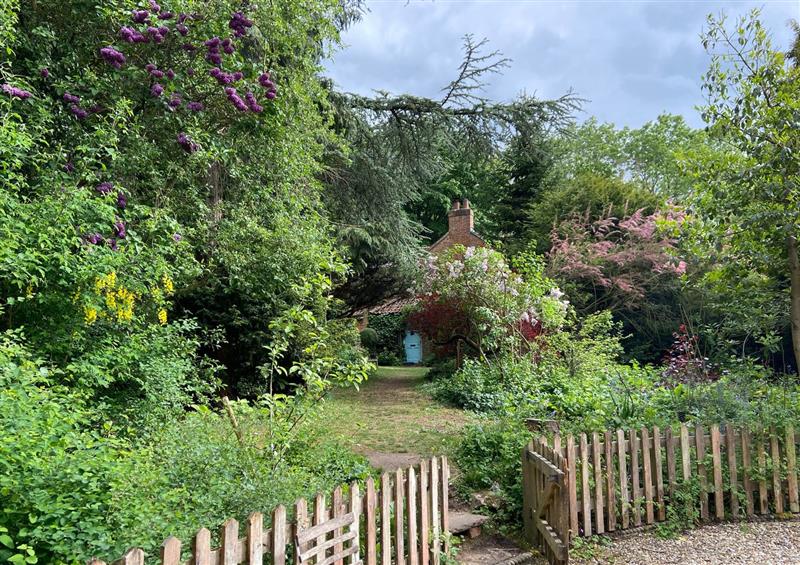 Enjoy the garden (photo 2) at Sunny Cottage, Grantham