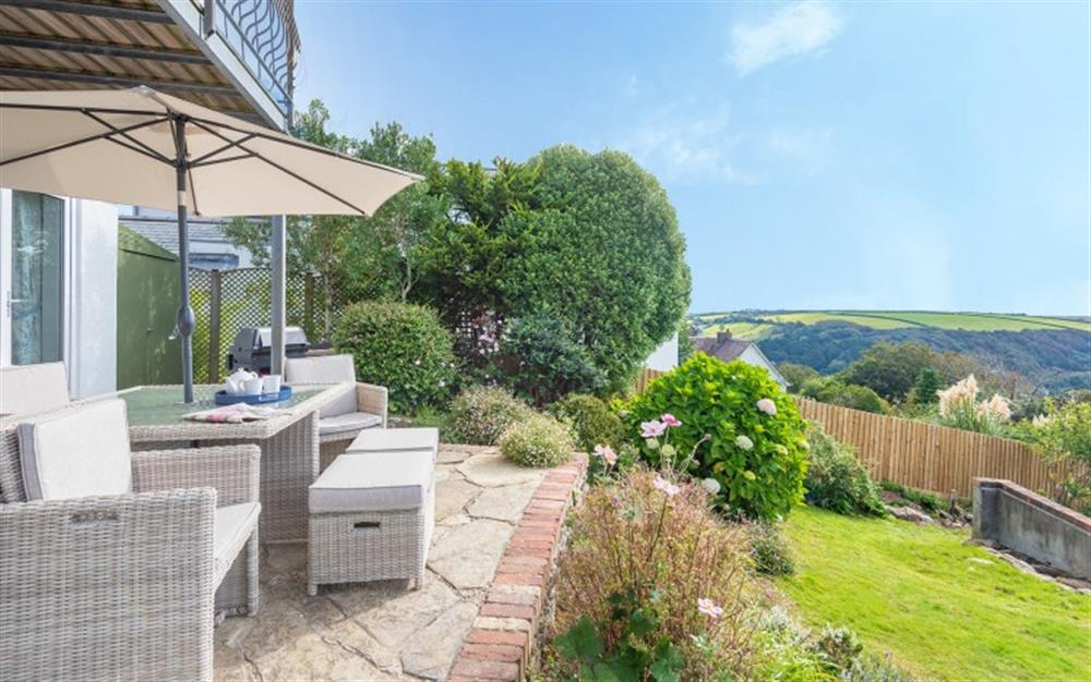 The patio and garden at Sunny Ridge in Salcombe