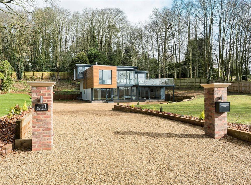 Impressive, detached holiday property (photo 2) at Sunnybank in Coltishall, near Wroxham, Norfolk, England