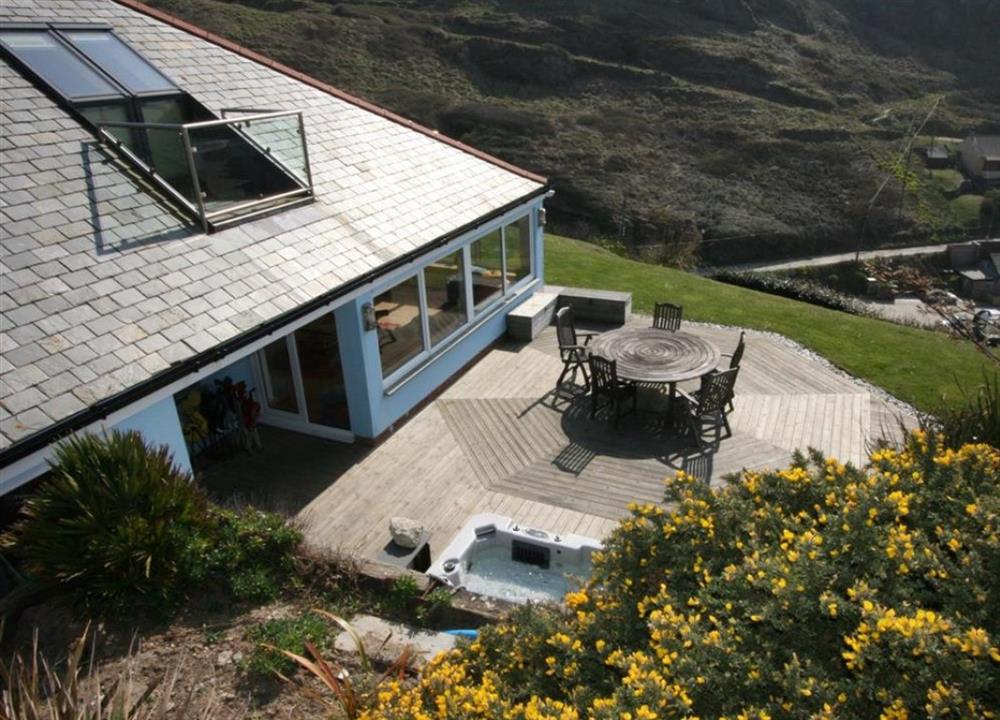 Terrace with hot tub at Sunnycliff in Trebarwith Strand