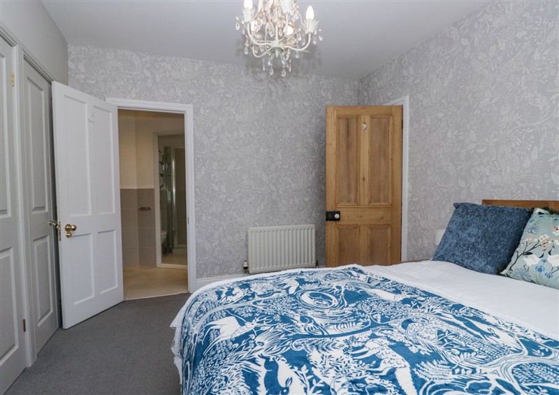 One of the 5 bedrooms (photo 4) at Sunnycroft, Keswick