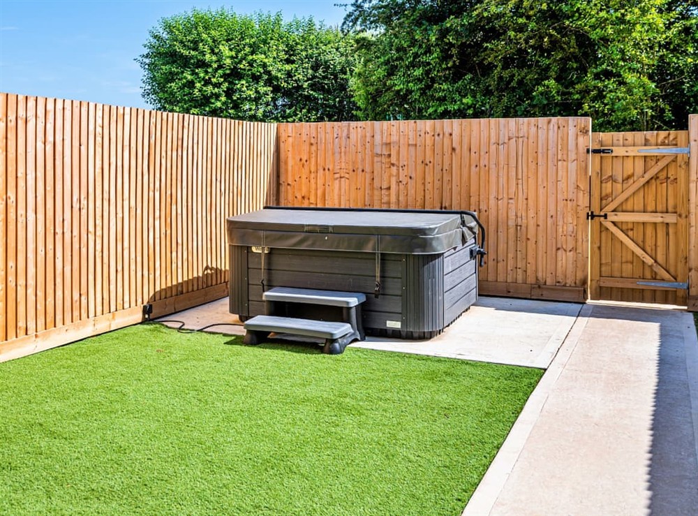 Hot tub at Sunnyside Barn in Bourton-on-the-Water, Gloucestershire