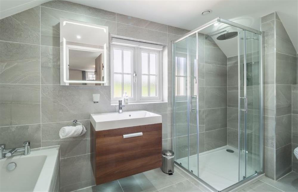 Master bedroom en-suite with bath, shower, wash basin, WC and Bluetooth connected mirror at Sunnyside Barn, Chacewater Truro