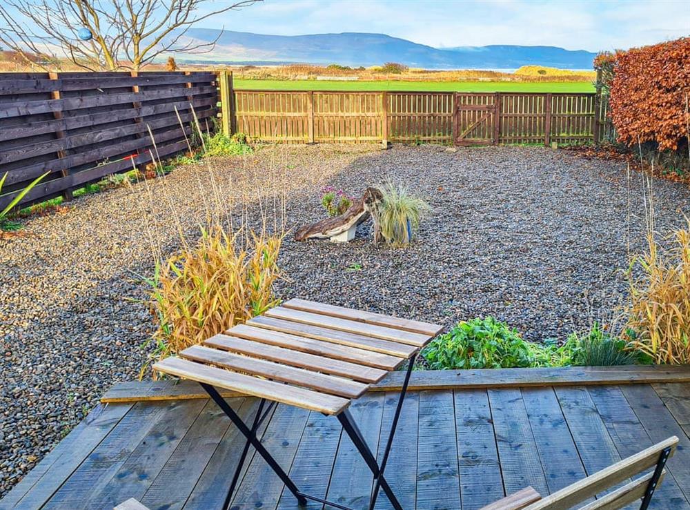Sitting-out-area at Sunnyside Cottage in Embo, near Dornoch, Sutherland
